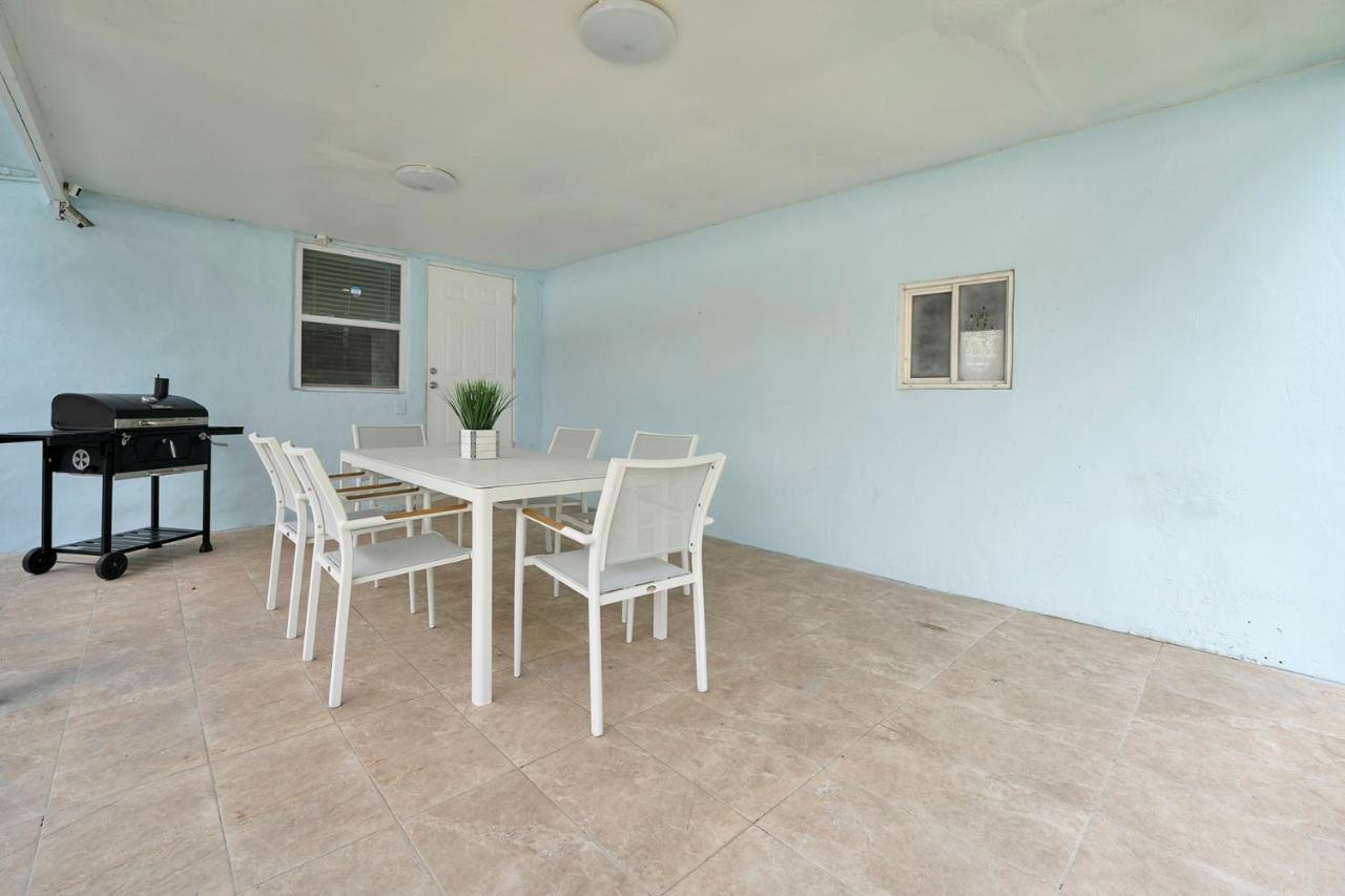 Very Modern Buena Vista Gem Near Wynwood Villa Miami Exterior photo